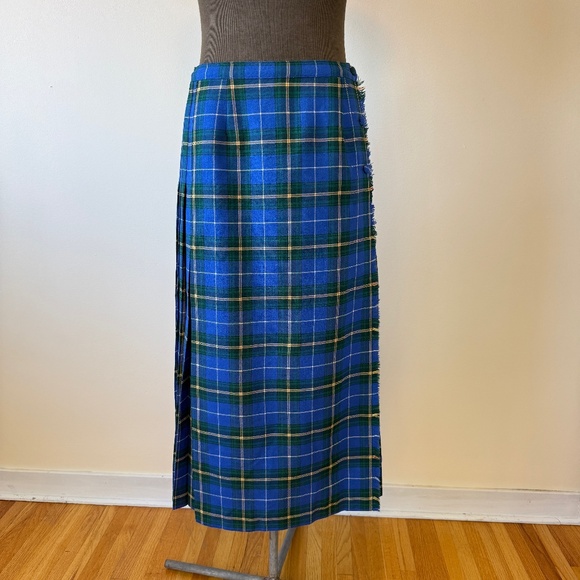 Vintage tartan wrap skirt in vibrant royal blue & forest green plaid 💙💚 - Picture 1 of 11